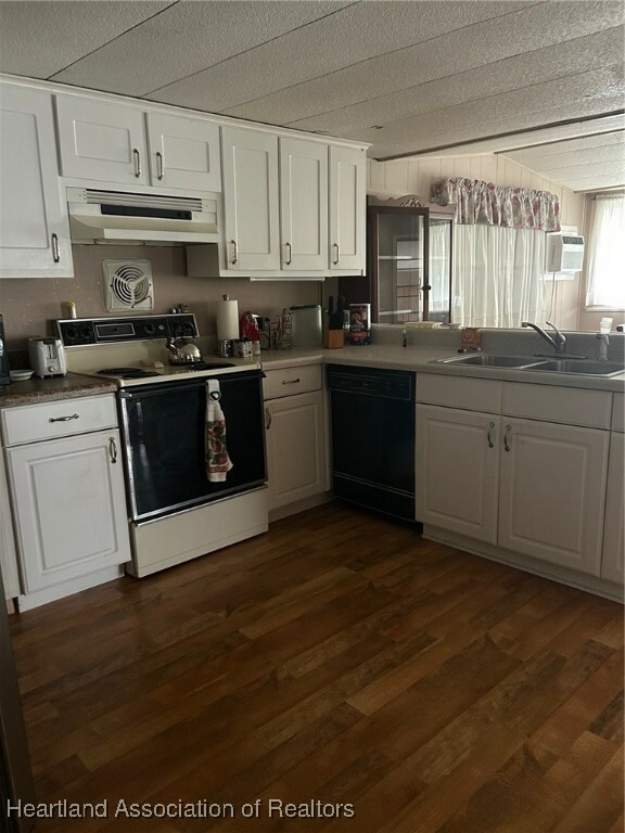 Property Photo: 143 Highlands Lake Drive FL 33852