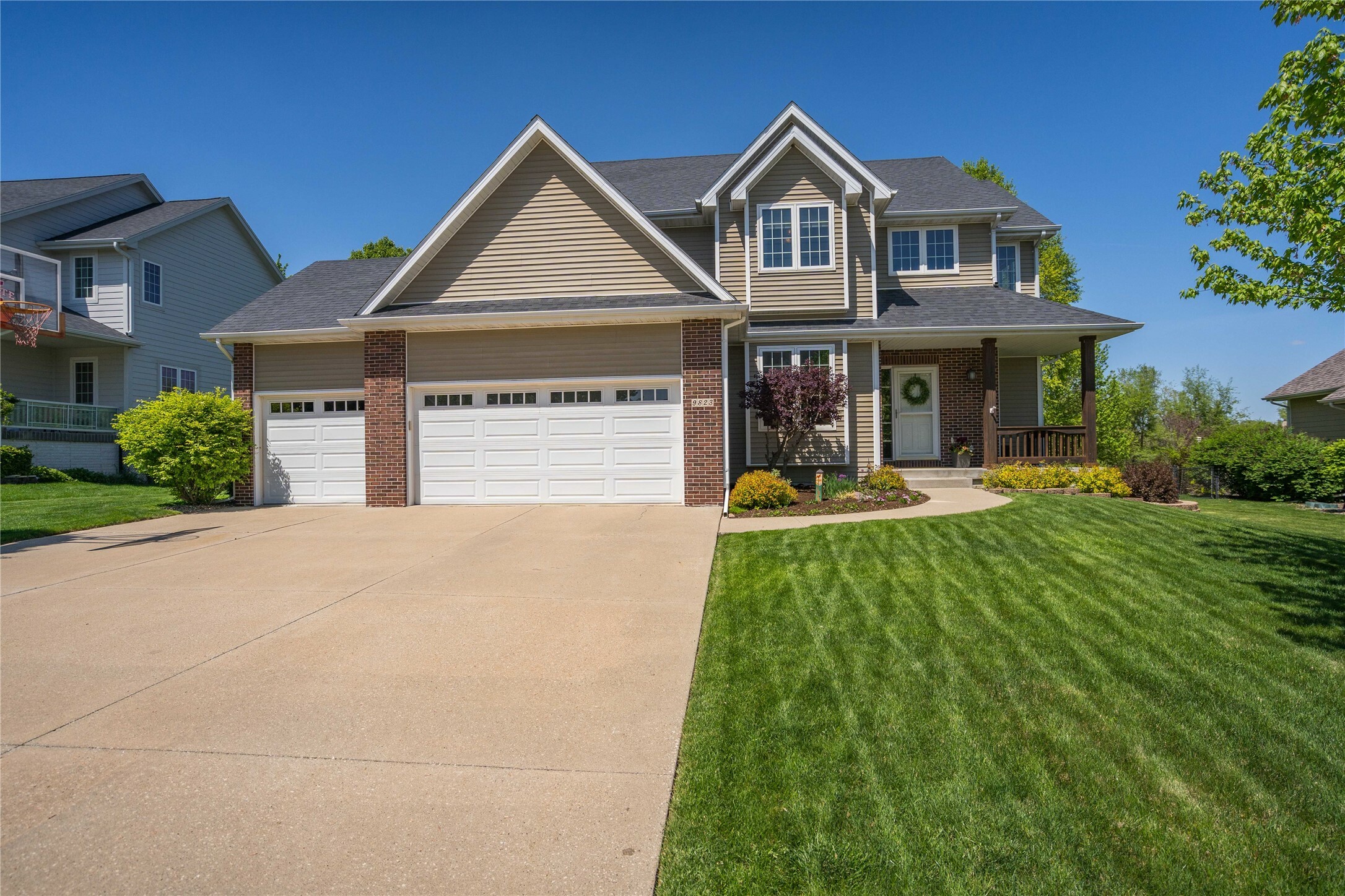 9823 Hickory Drive  Urbandale IA 50322 photo