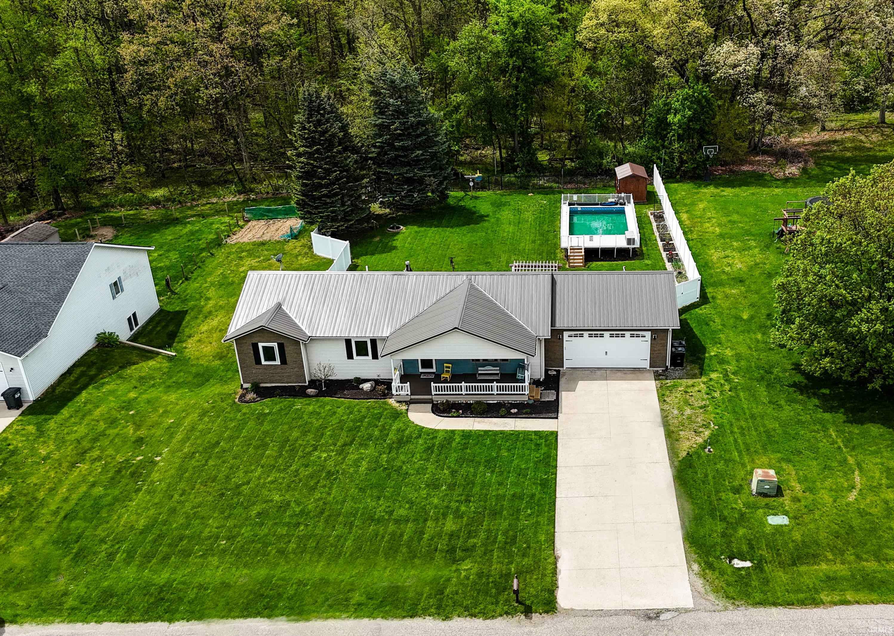 Property Photo: 925 N 280 W IN 46703