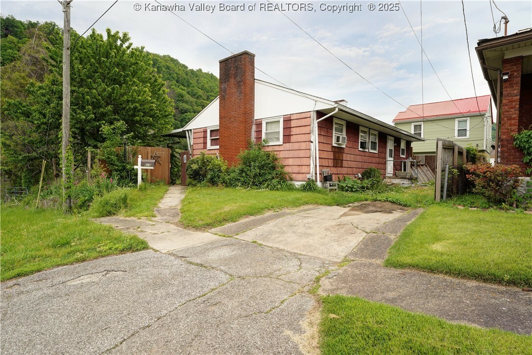 Property Photo: 610 Ferry Street WV 25136