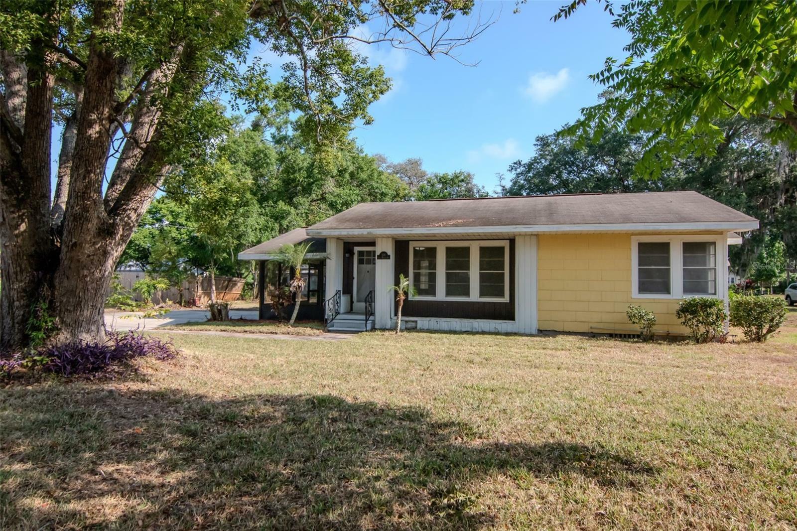 Property Photo: 108 E Morgan Street FL 33510