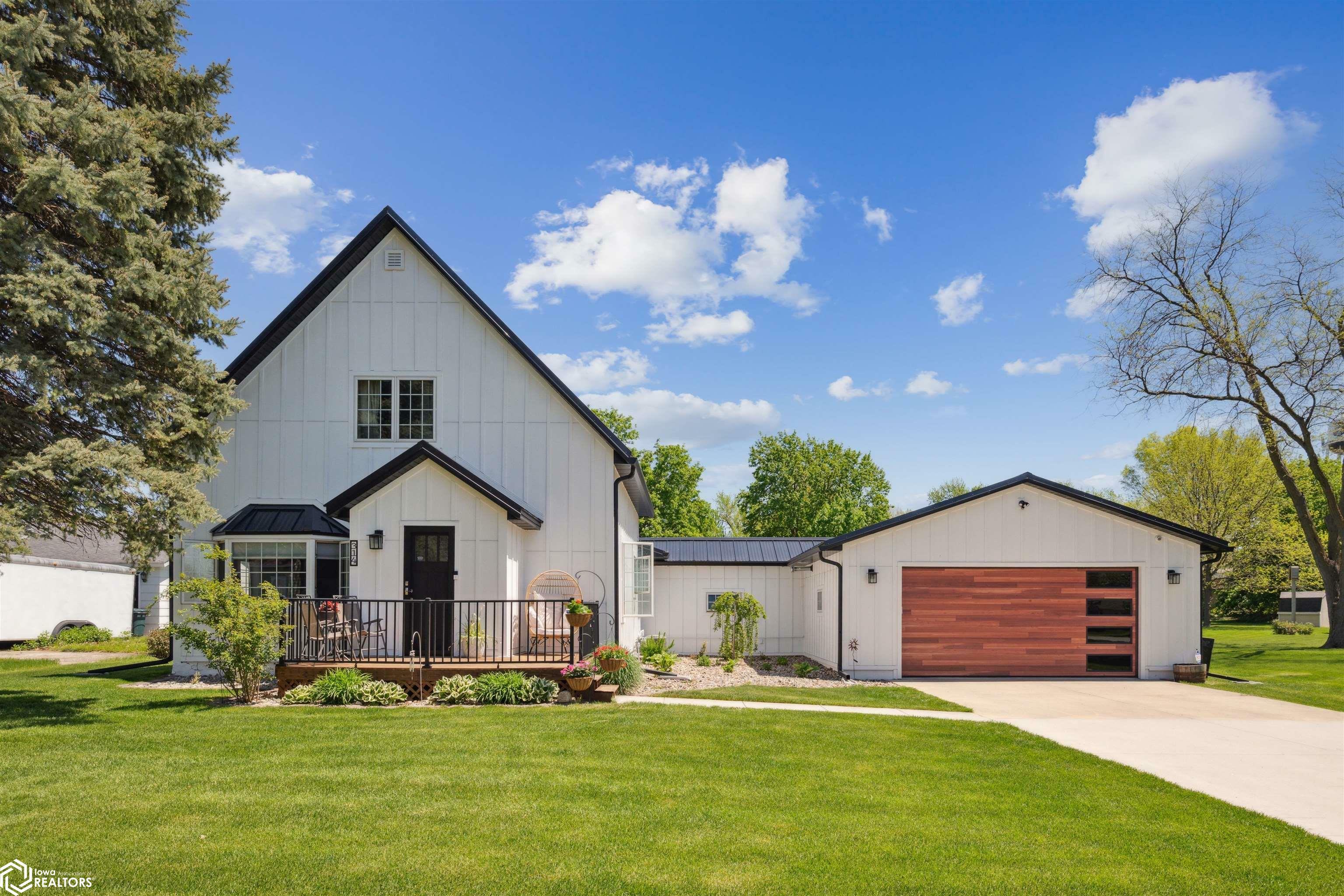 Property Photo: 314 S Cottonwood Street IA 50236