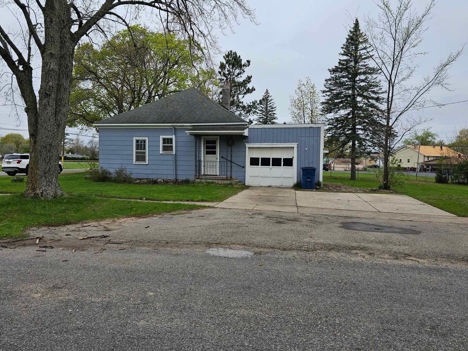 Property Photo: 335 Emory Street MI 49329