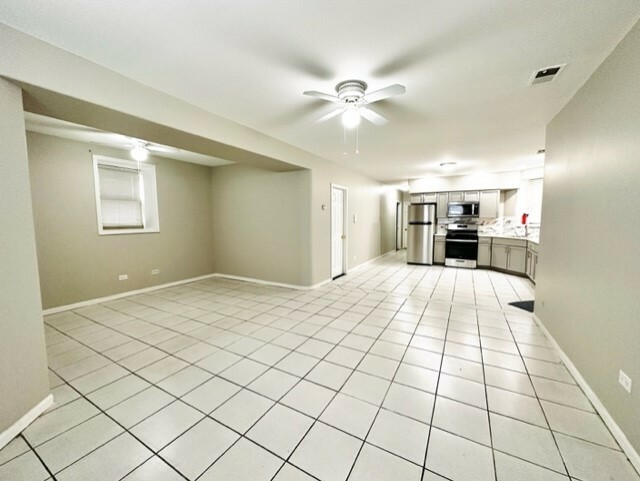 Property Photo: 1425 N Washtenaw Avenue G IL 60622