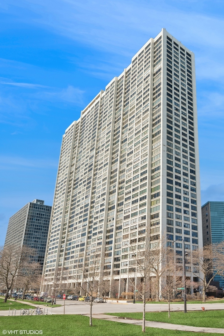 Property Photo: 2800 N Lake Shore Drive 3814-3816 IL 60657