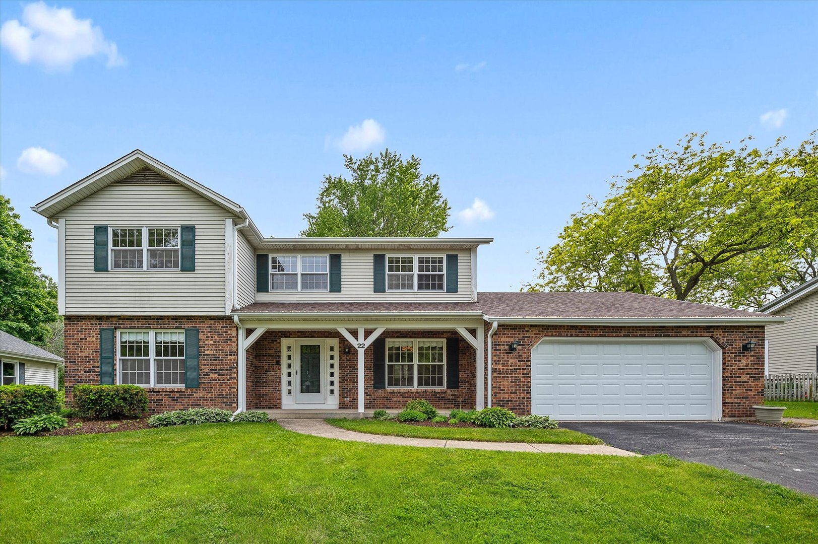 Property Photo: 22 Cedar Gate Circle IL 60554