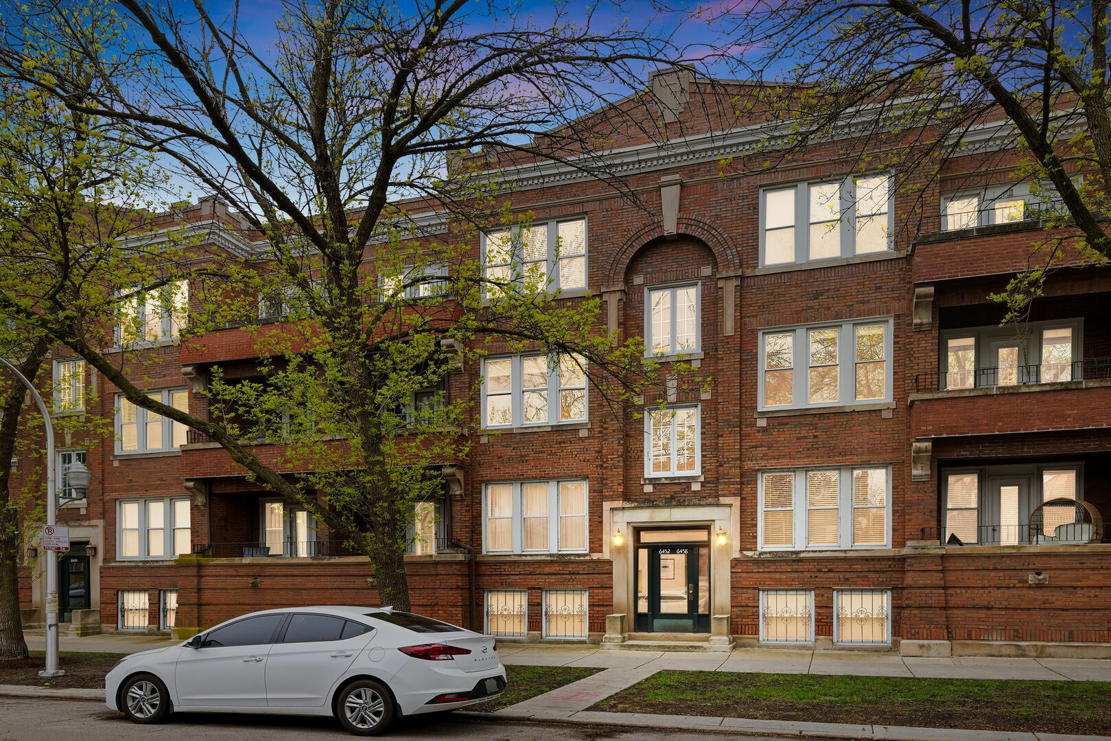 Property Photo: 6452 N Glenwood Avenue 3 IL 60626