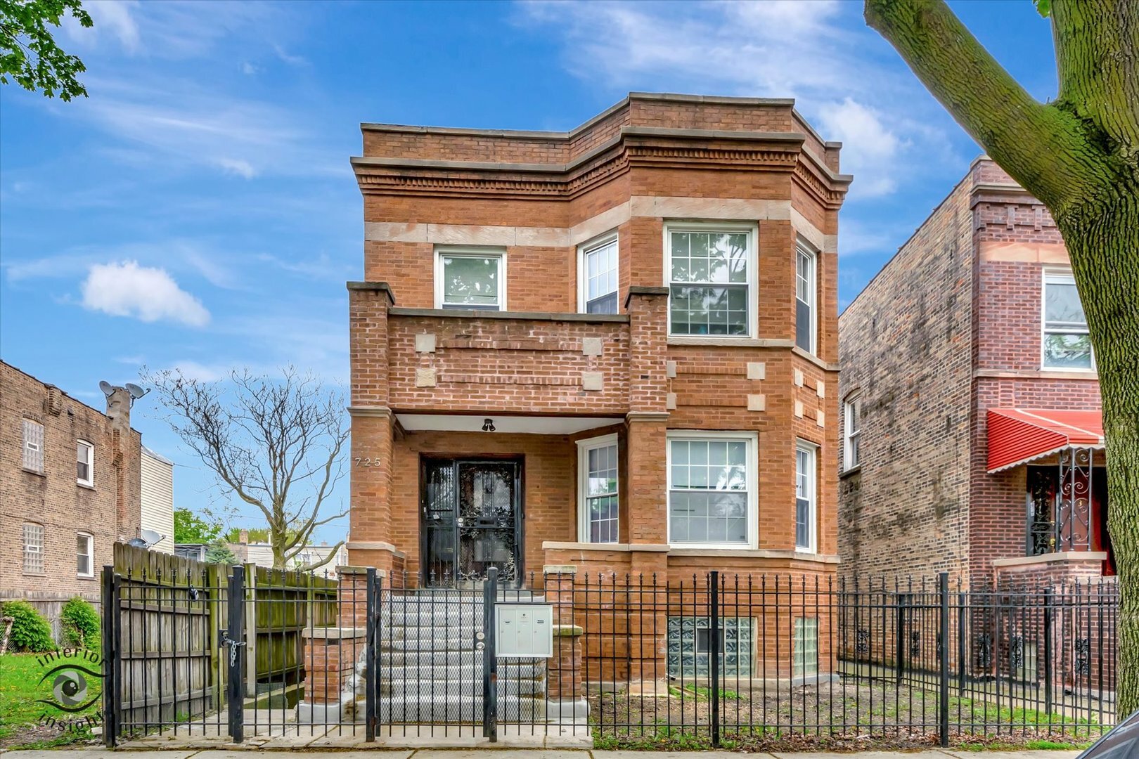 Property Photo: 725 N Trumbull Avenue IL 60624