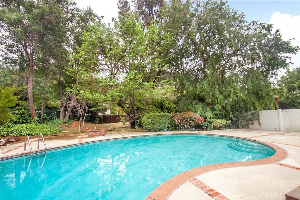 Property Photo: 11258 Canton Drive CA 91604