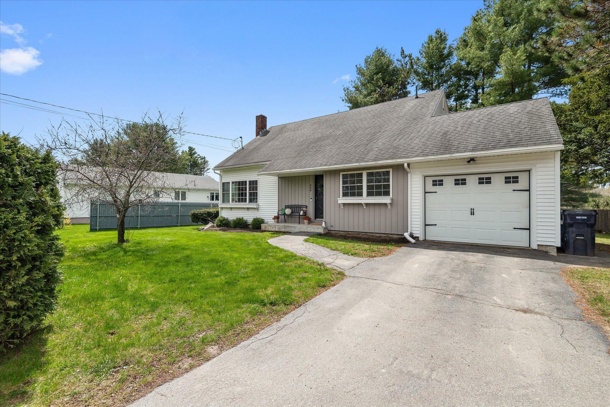 Property Photo: 440 Kenduskeag Avenue ME 04401