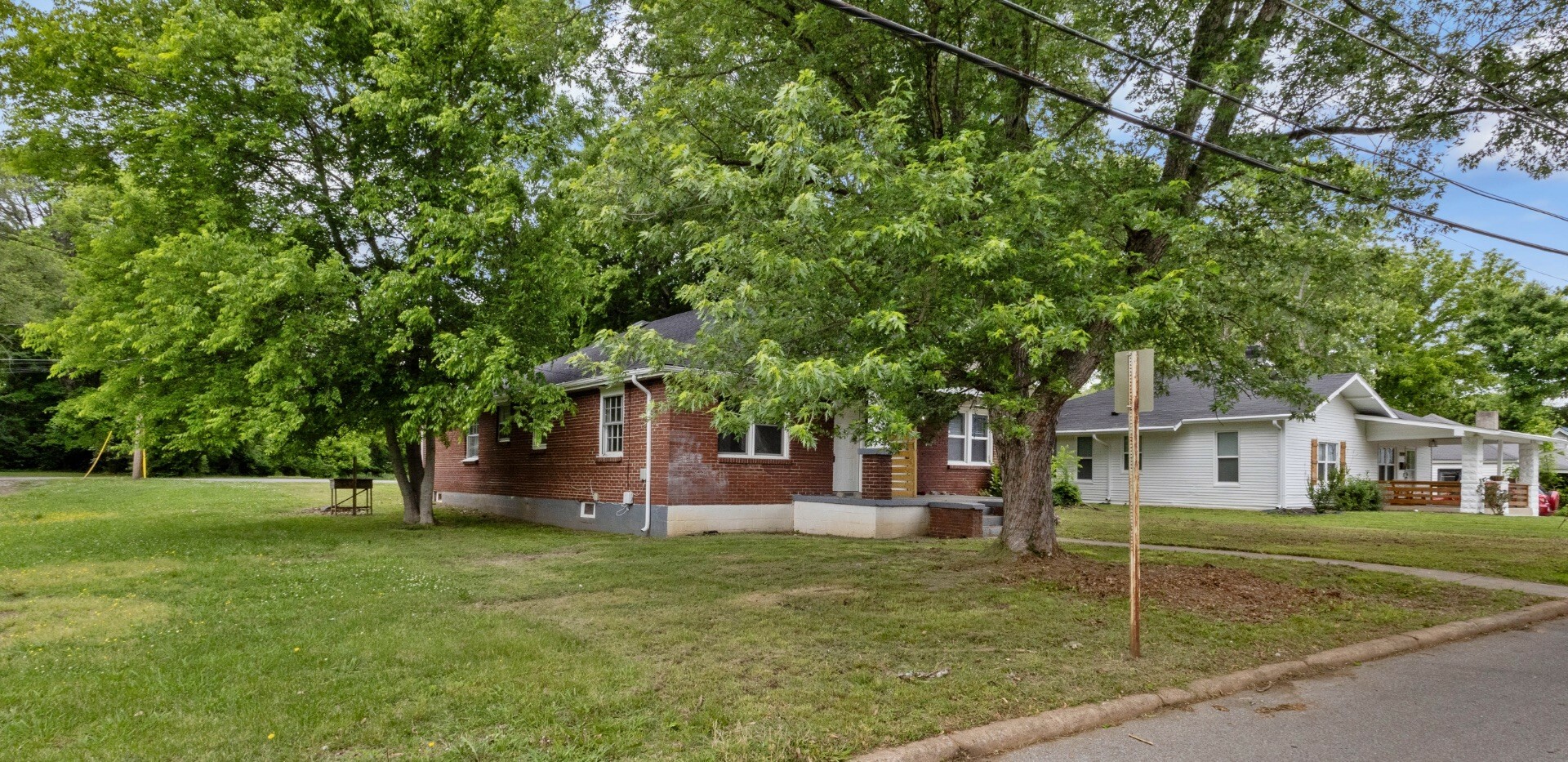 Property Photo: 815 Stafford St TN 37040