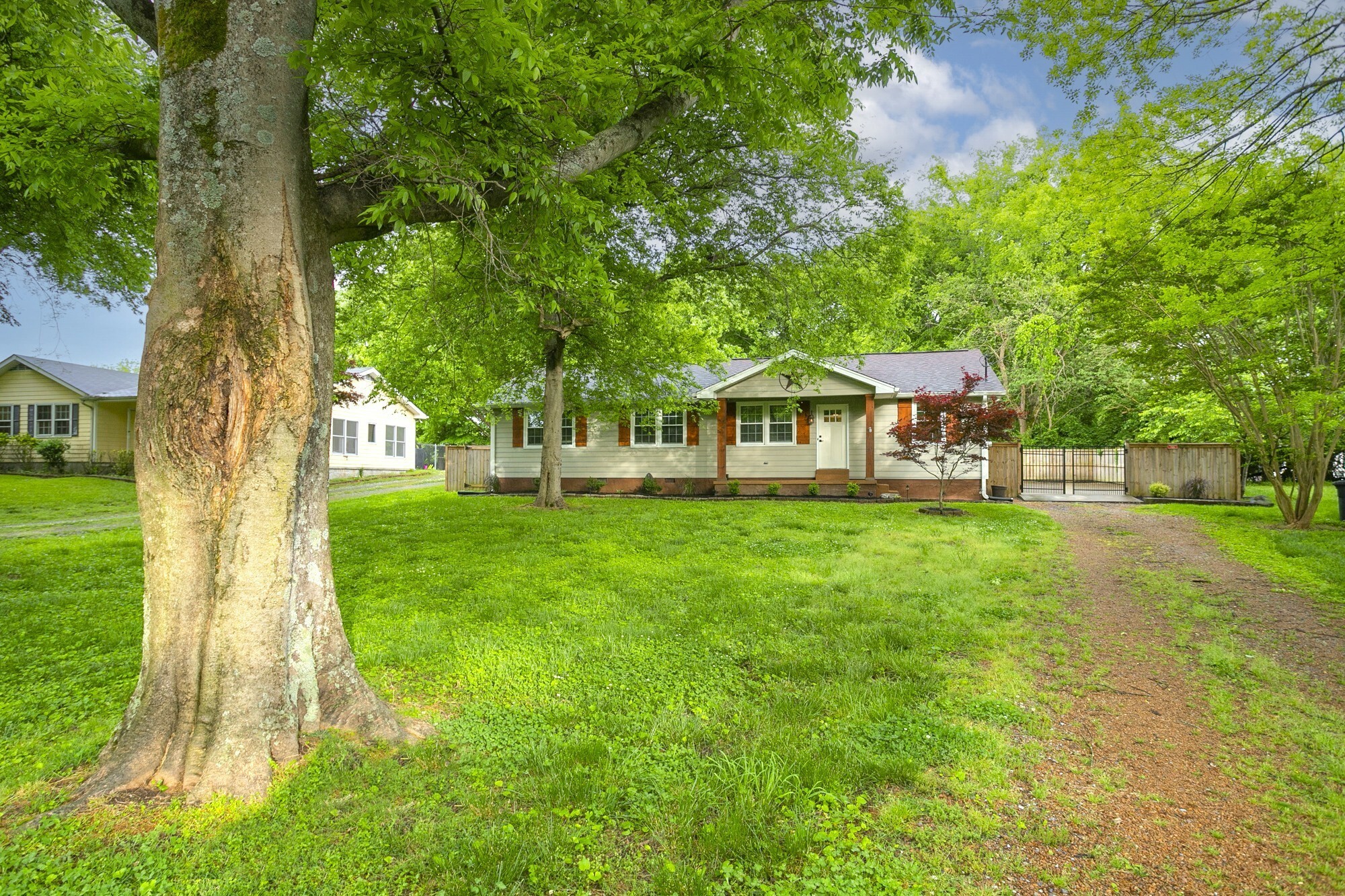 Property Photo: 1143 Bayview Dr TN 37066