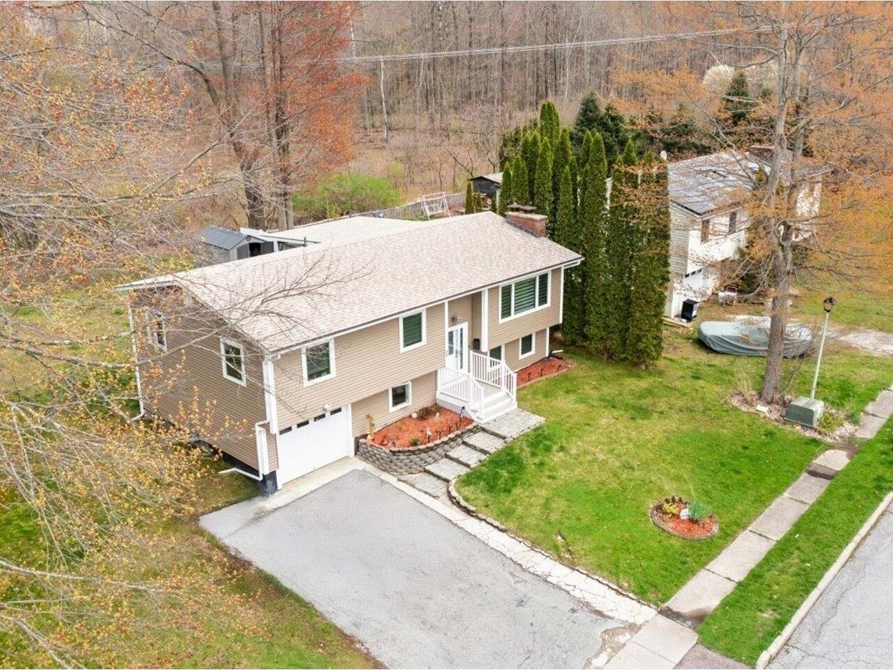 Property Photo: 33 Rosewood Lane VT 05452
