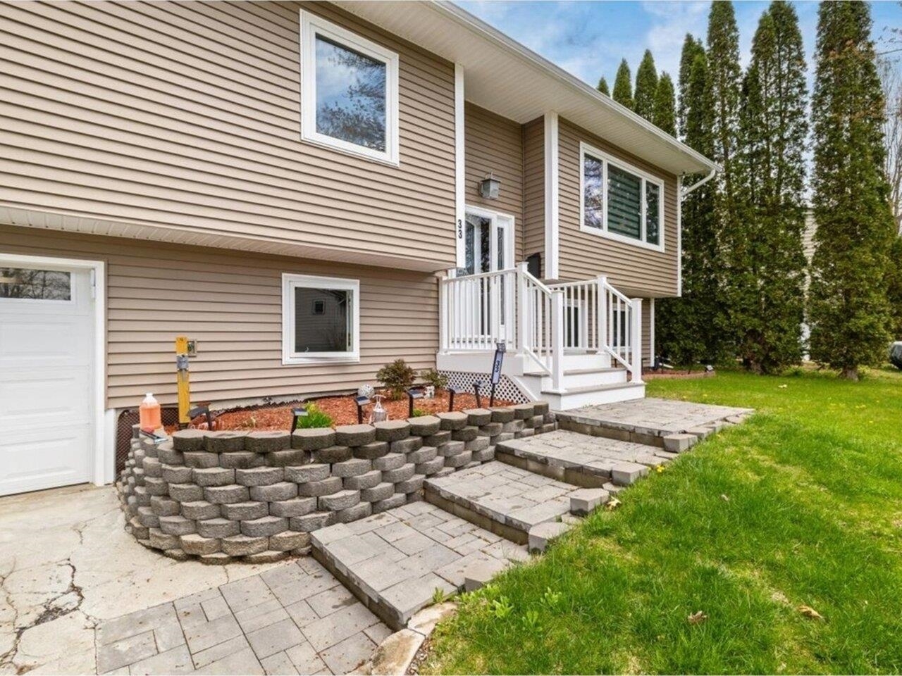 Property Photo:  33 Rosewood Lane  VT 05452 