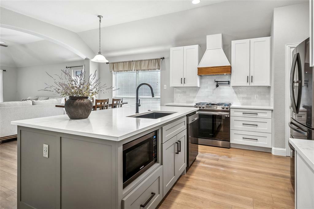 Property Photo: 2808 Cascade Cove Drive TX 75068