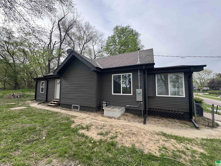 Property Photo: 510 S Westcott St IA 51106