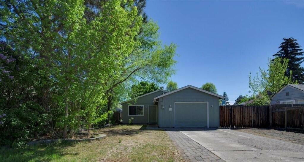 Property Photo: 524 NW 9th Street OR 97756