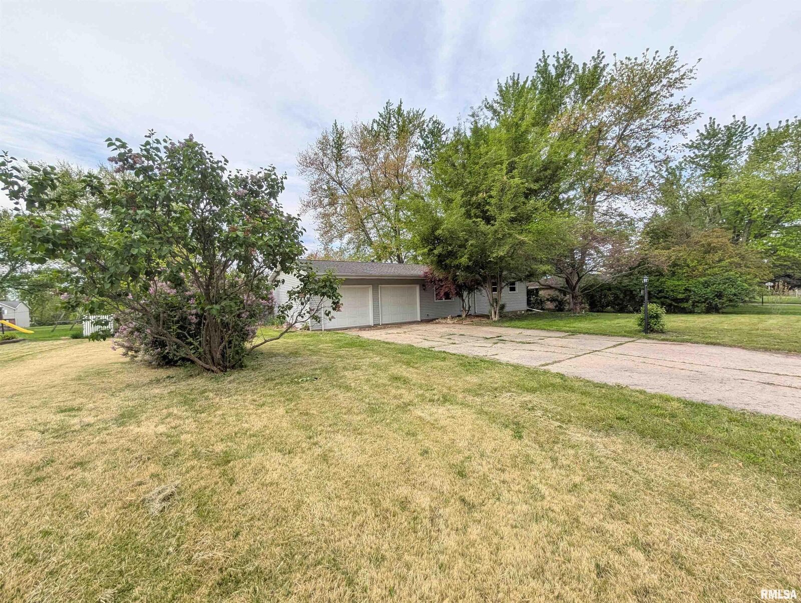 Property Photo:  205 James Parkway  IL 61571 