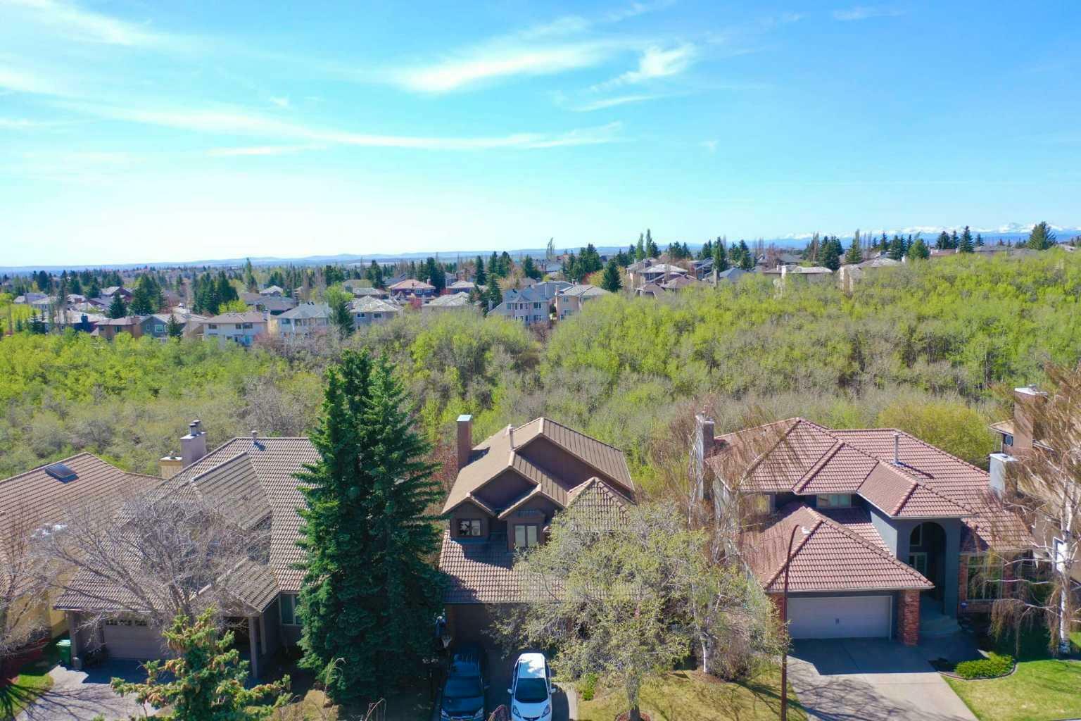 Property Photo: 35 Strathdale Close SW AB T3H 2K5