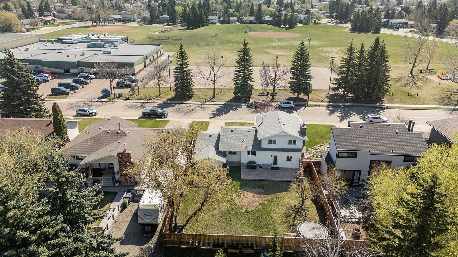 Property Photo: 24 Addinell Avenue AB T4R 1B1