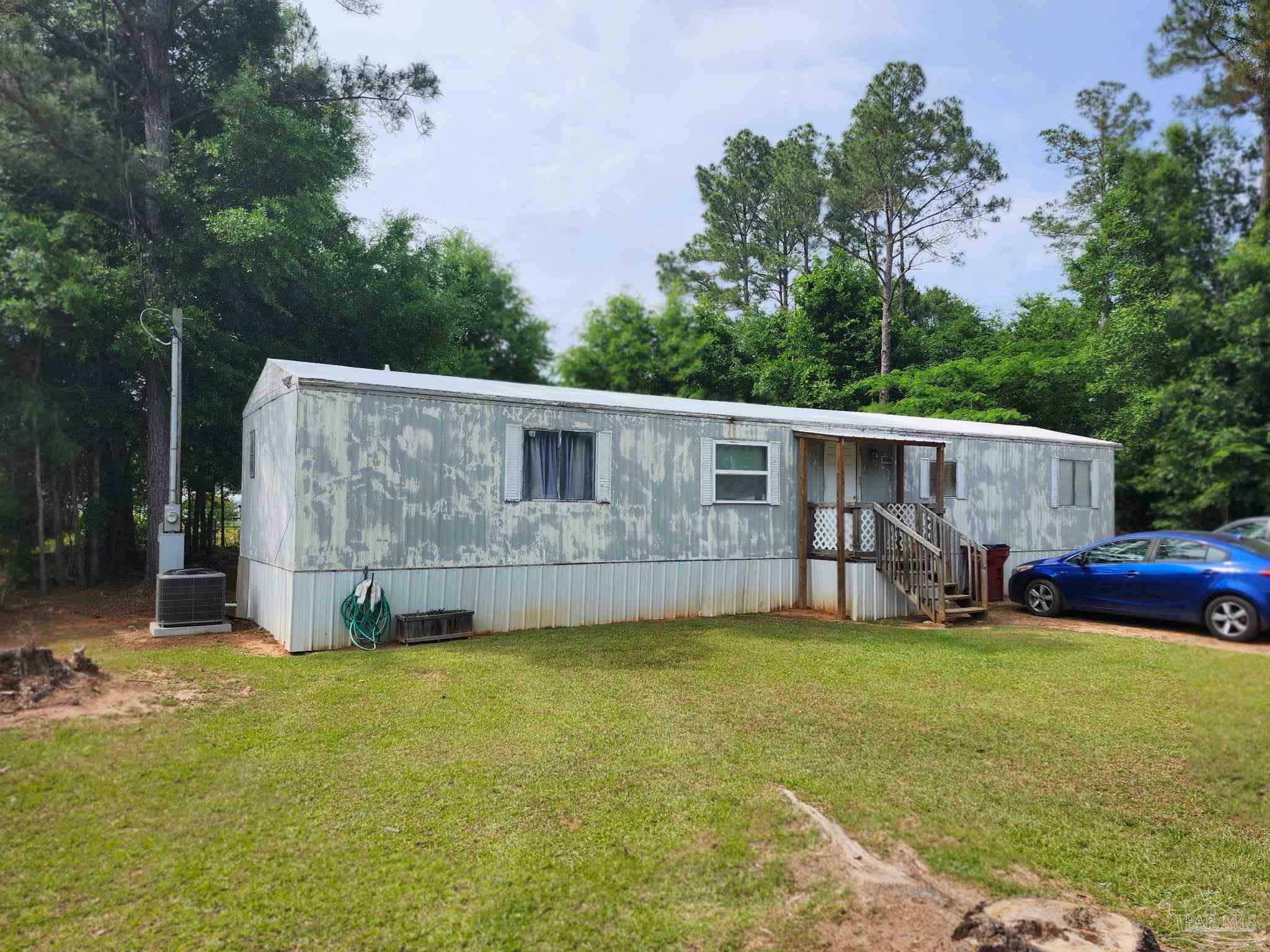 Property Photo: 5149 Blackmon Dr FL 32565