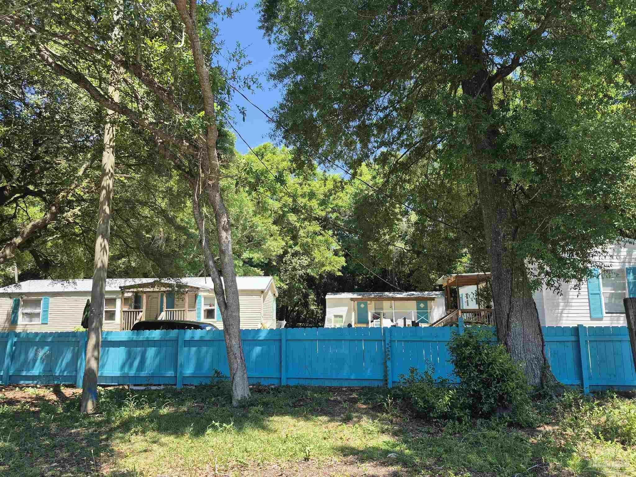 Property Photo: 2810 Desert St FL 32514