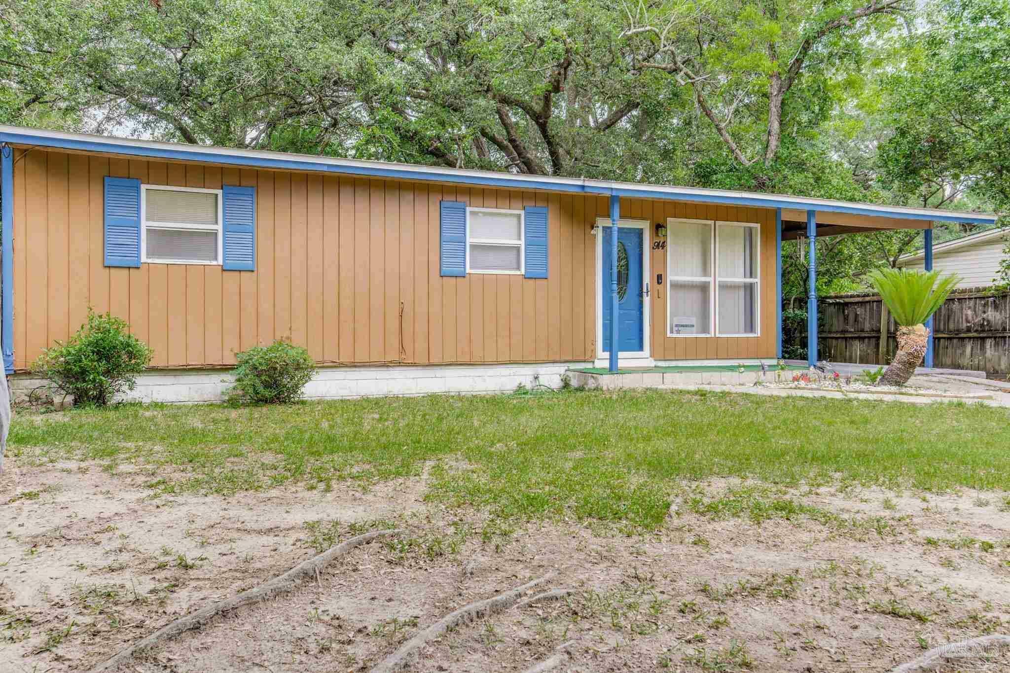 Property Photo: 914 Lucerne Ave FL 32505