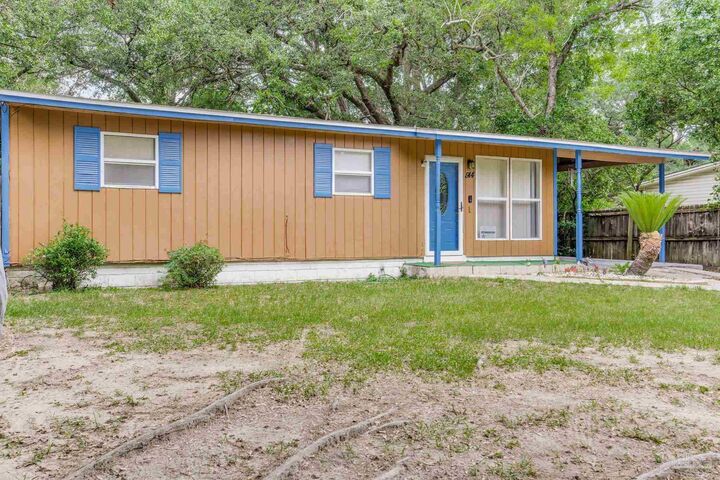 Property Photo:  914 Lucerne Ave  FL 32505