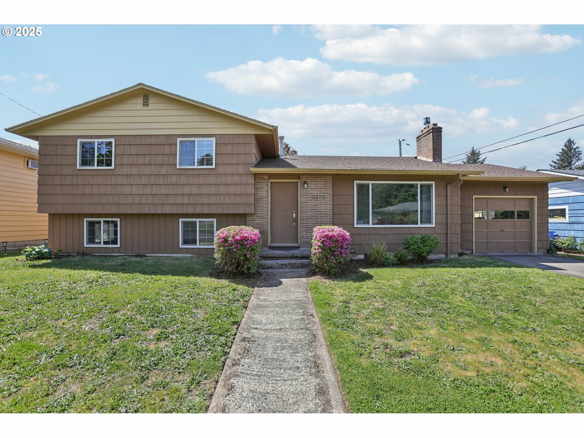 Property Photo: 3425 SE 159th Ave OR 97236