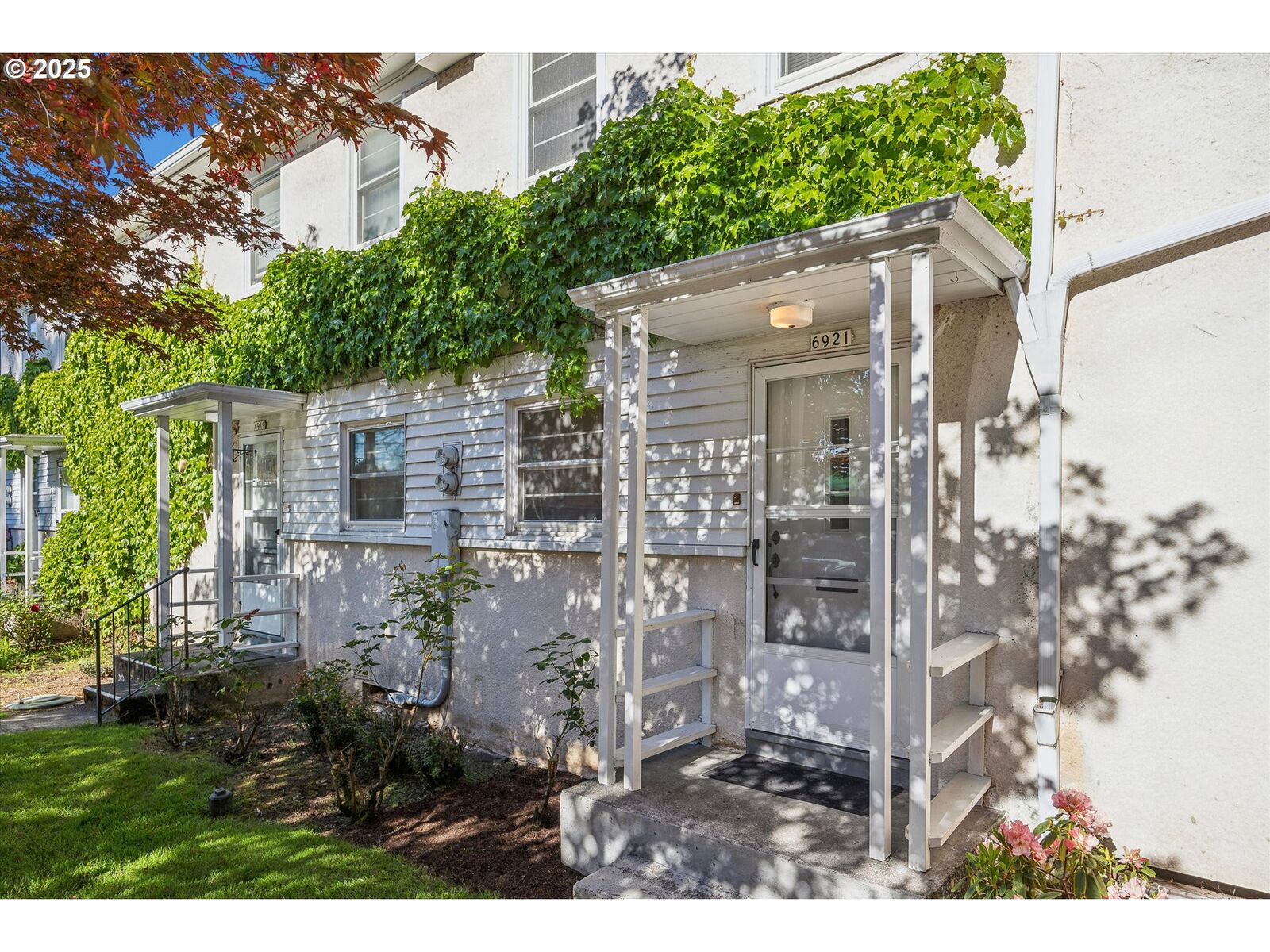 Property Photo:  6921 NE Broadway  OR 97213 