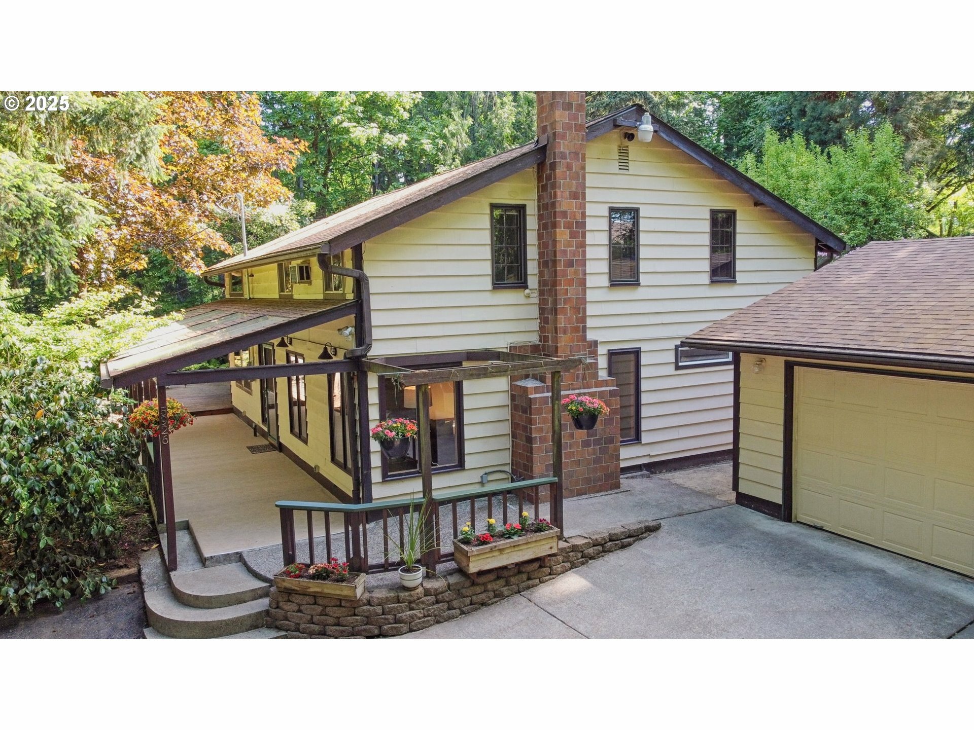 Property Photo: 5926 SE Jenne Rd OR 97236