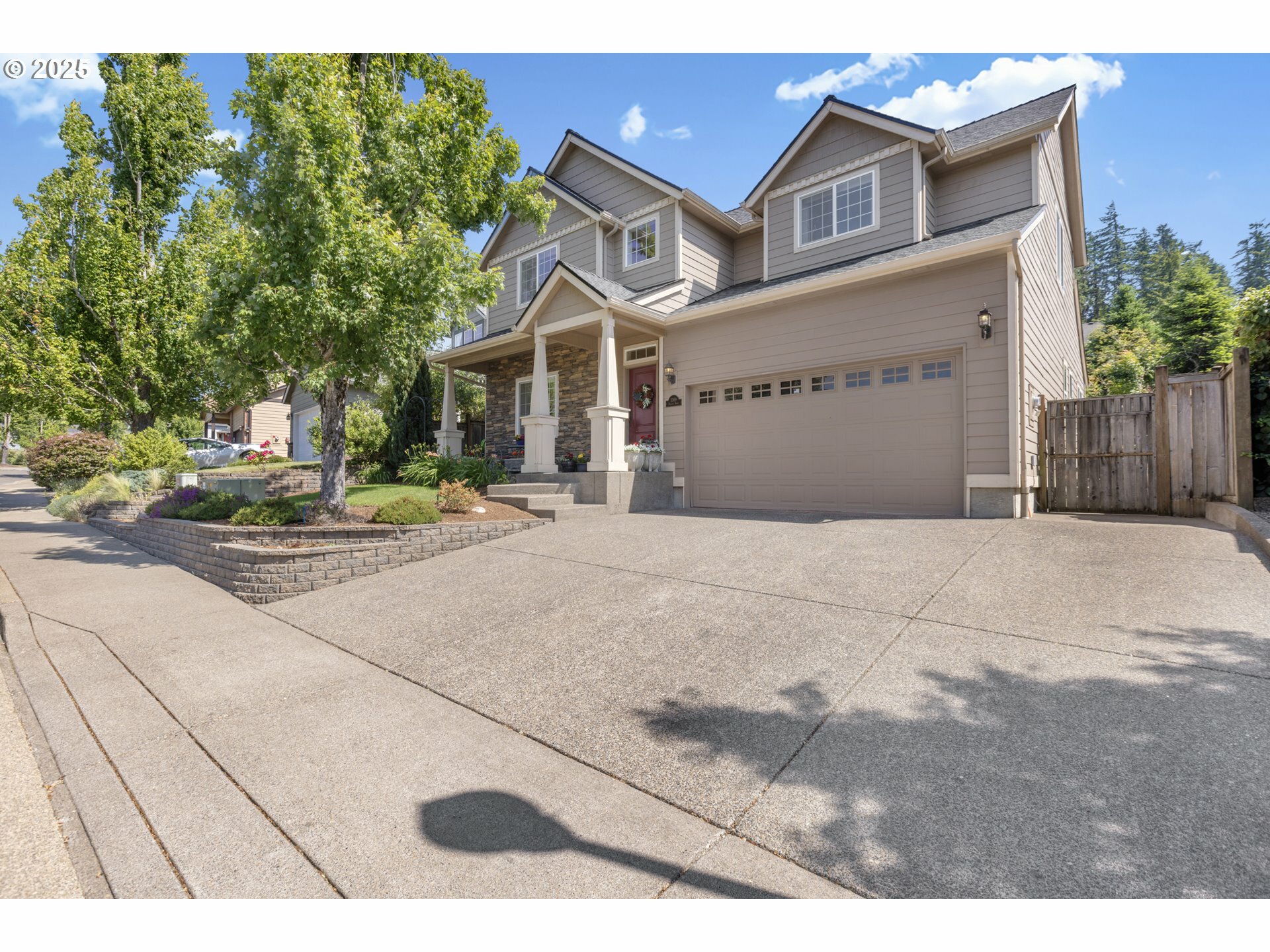 Property Photo: 3369 Falcon Dr OR 97477
