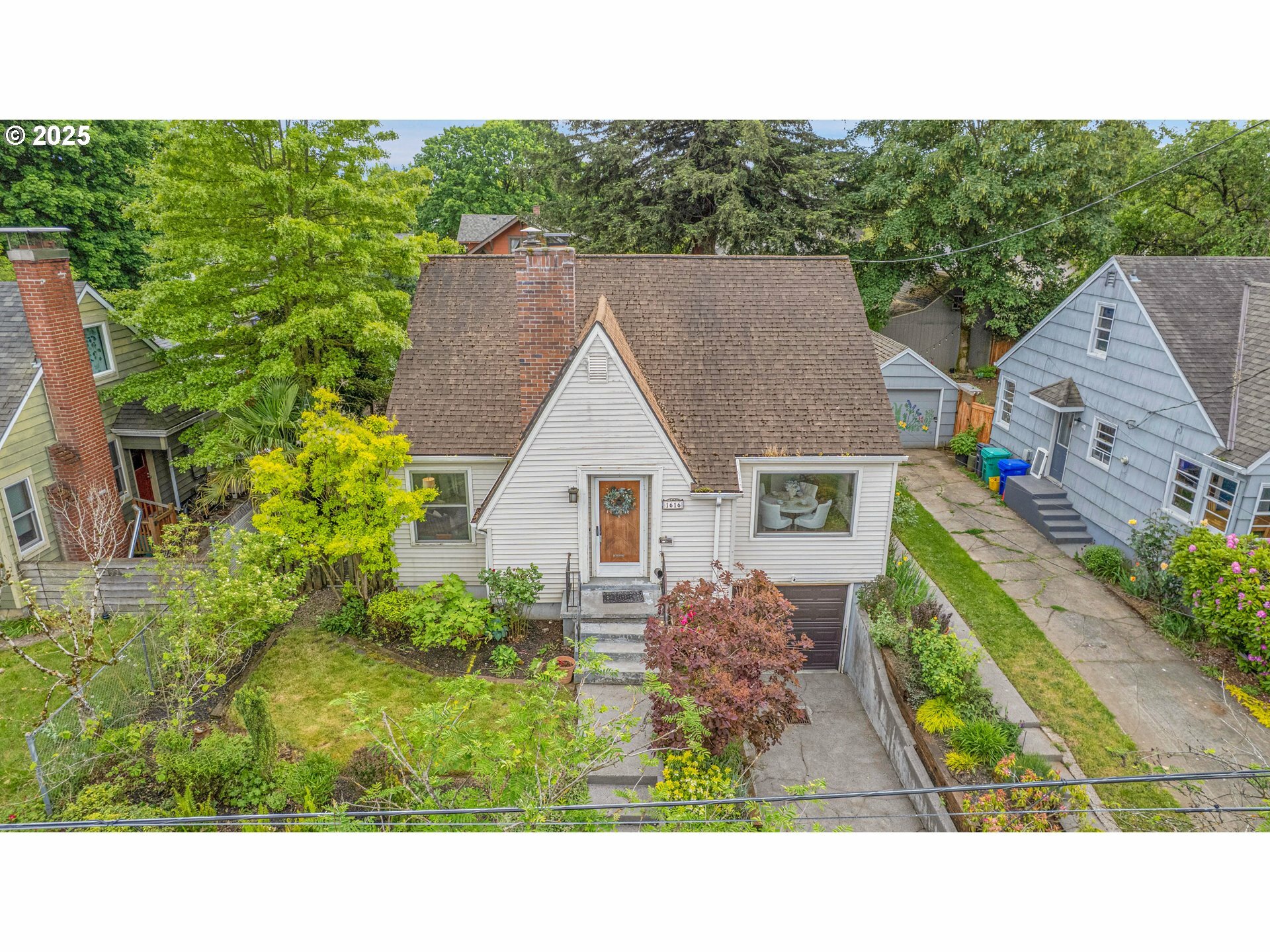 Property Photo: 1616 N Ainsworth St OR 97217