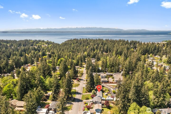 Property Photo: 5515 143rd Street SW WA 98026
