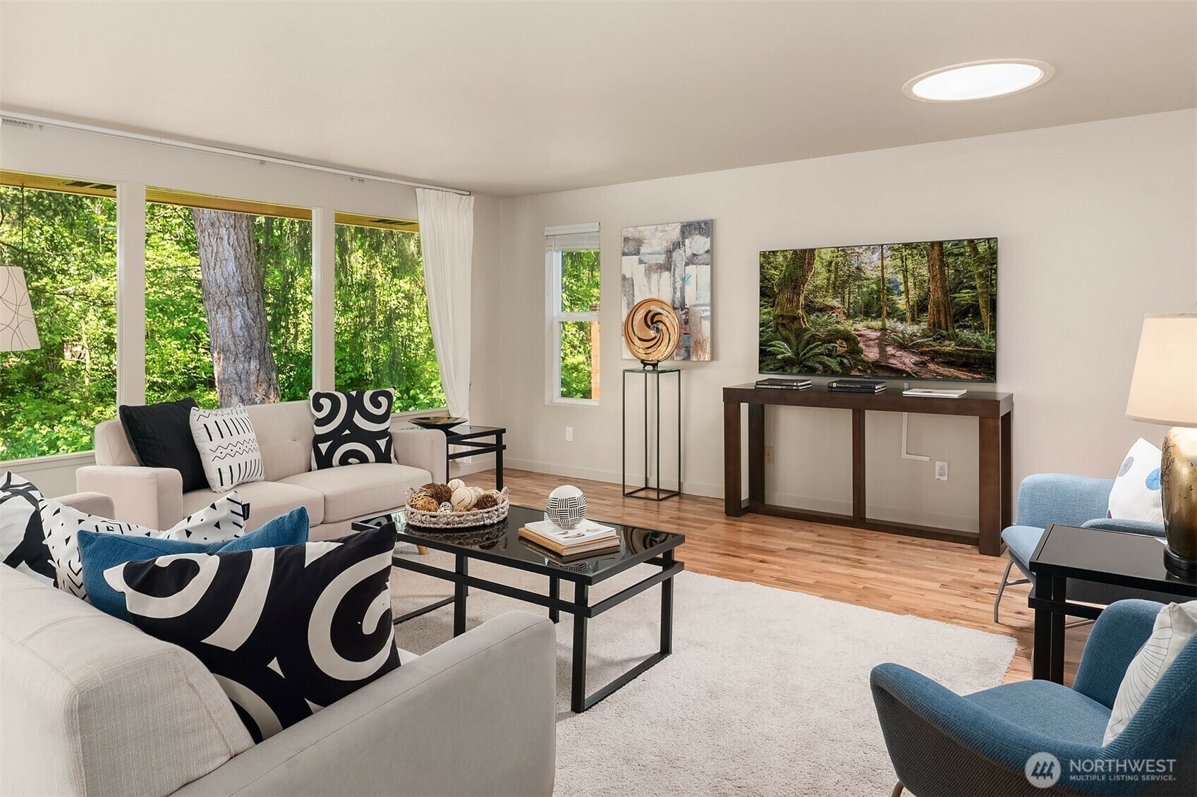 Property Photo: 380 NE Birch Street WA 98027