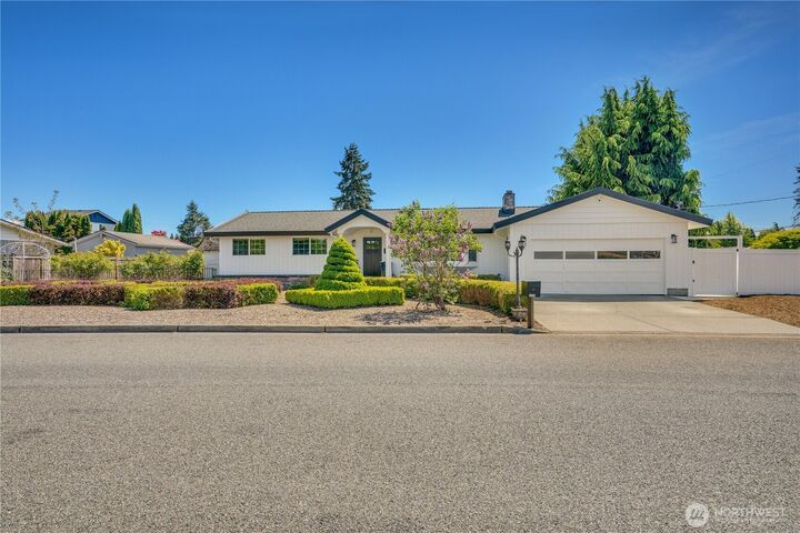 Property Photo:  1510  10th Avenue NW  WA 98371 