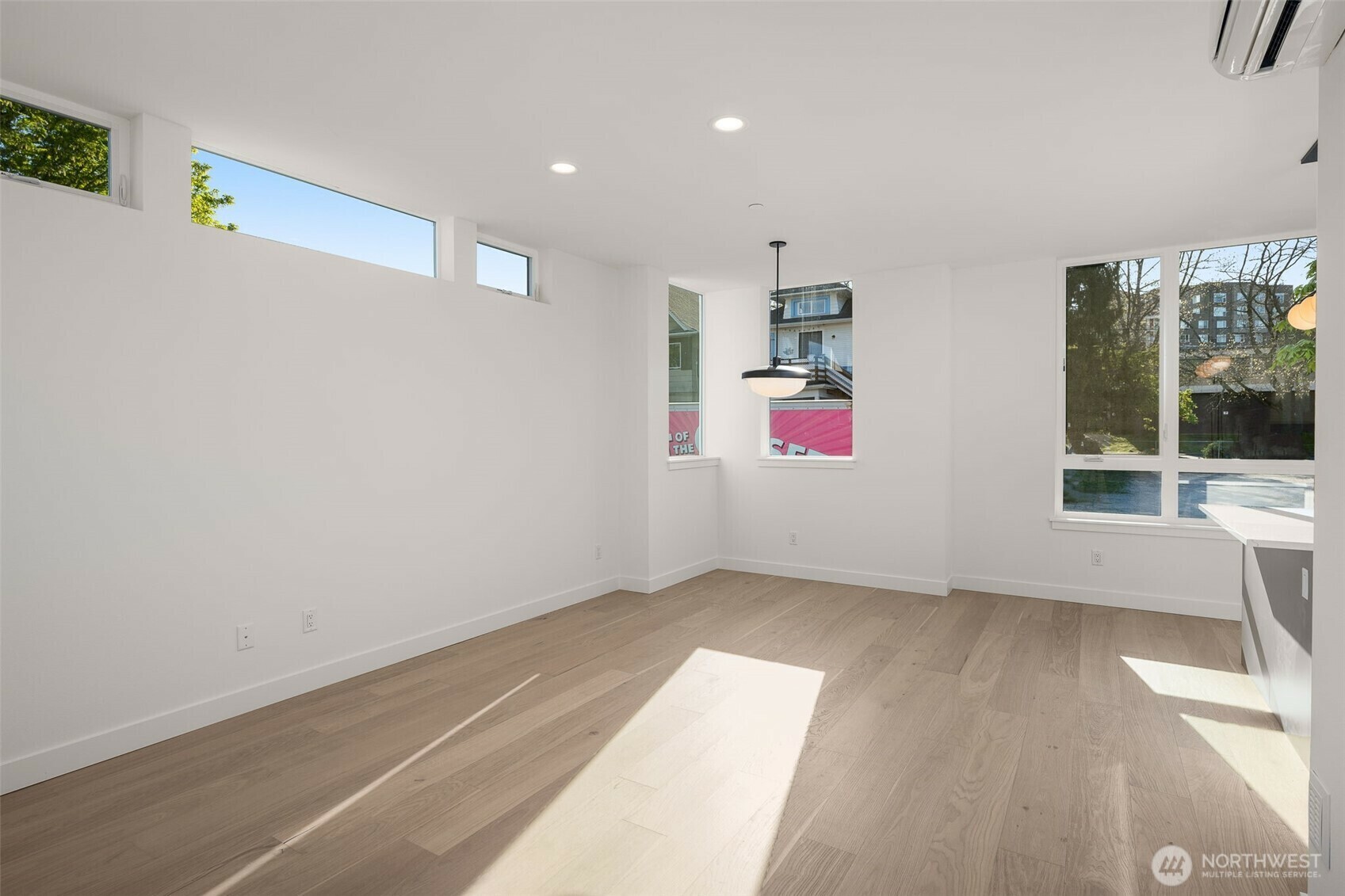 Property Photo: 1625 B 21st Avenue WA 98122