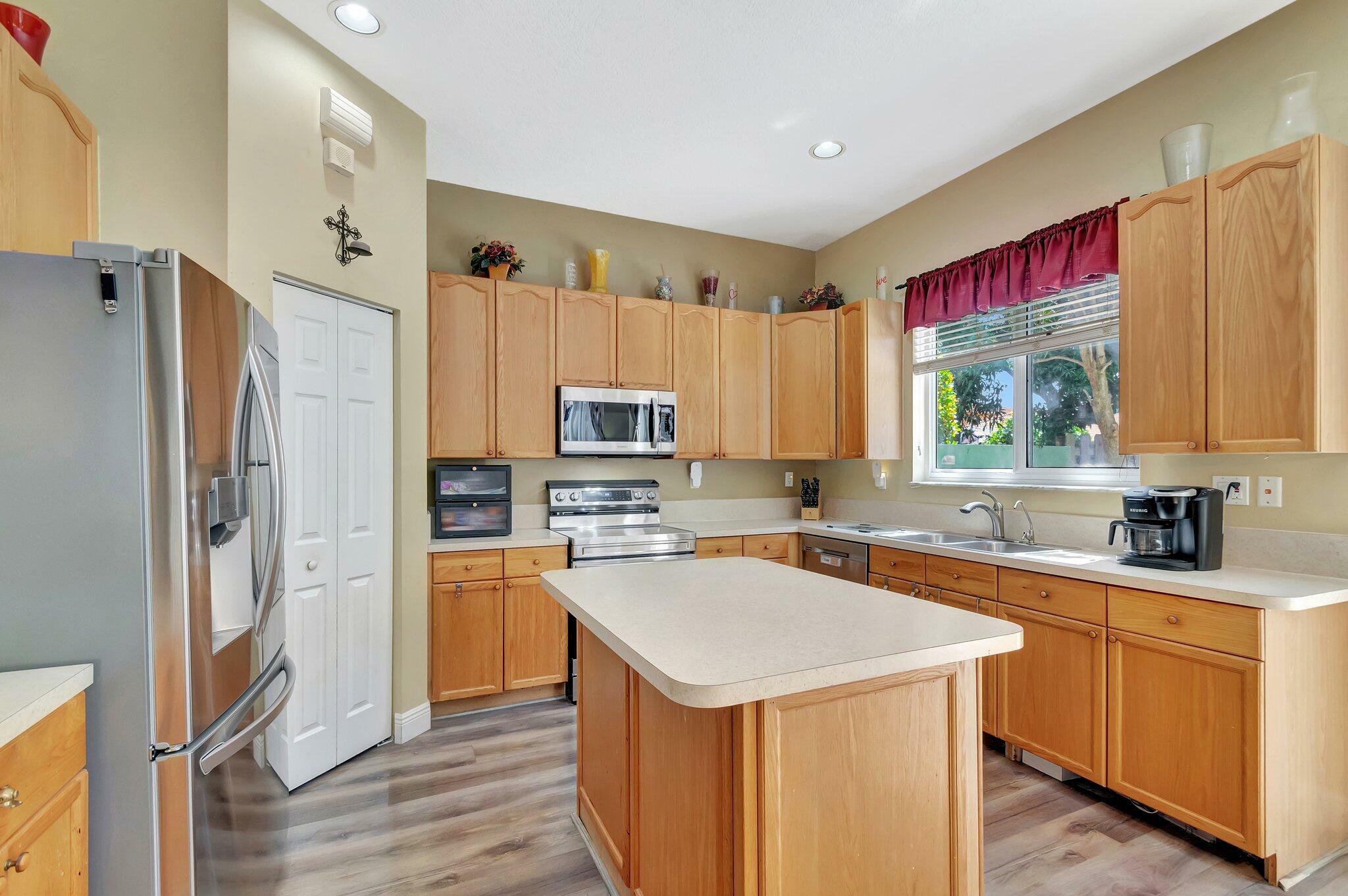 Property Photo:  6649 Lurais Drive  FL 33463 