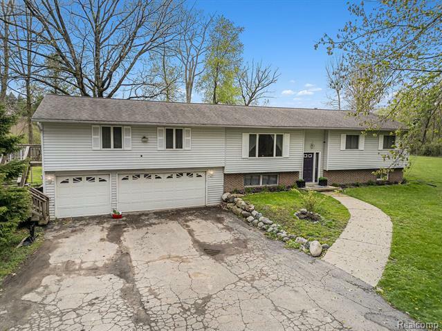 Property Photo: 5959 Echo Lane MI 48371