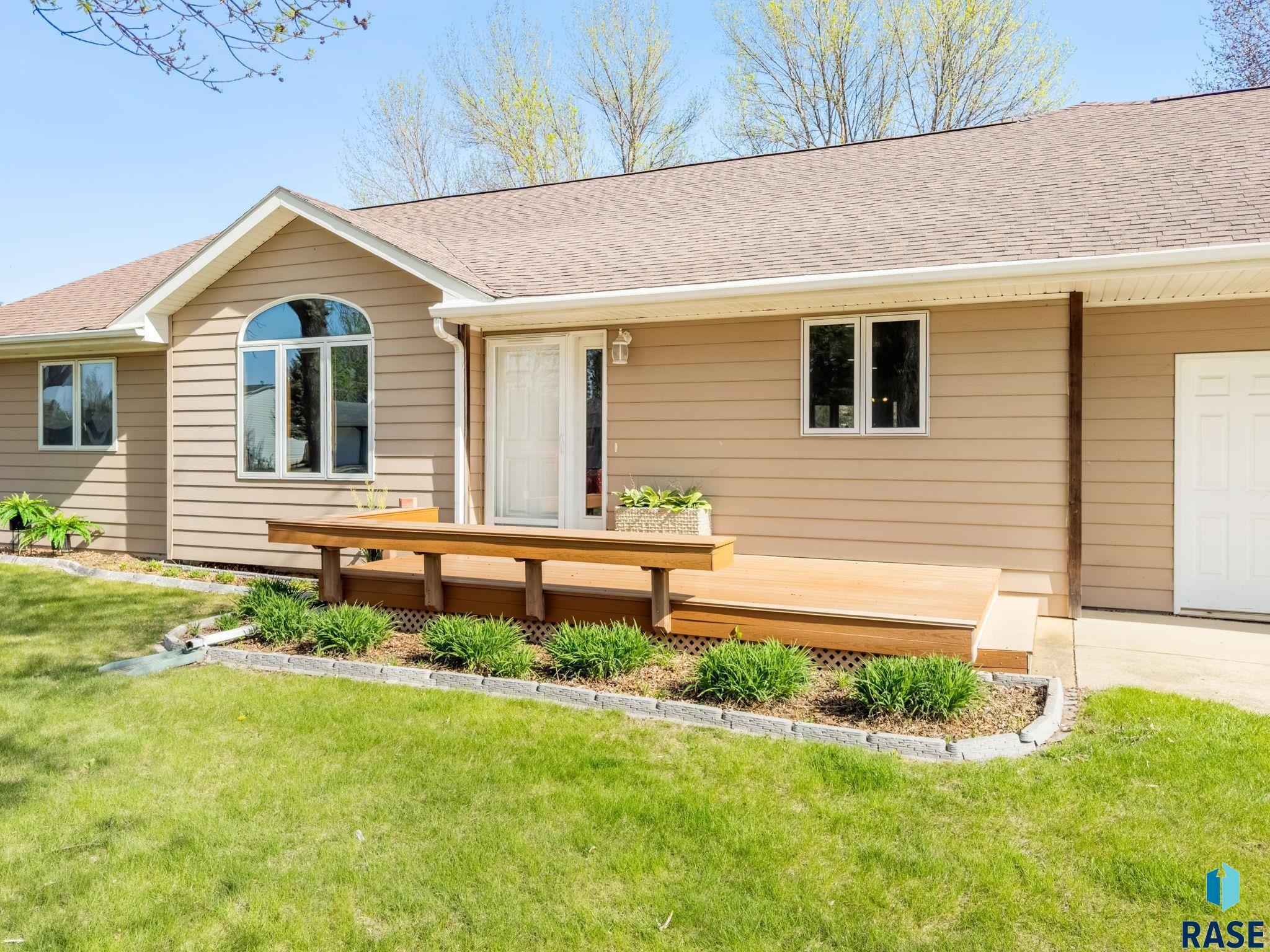Property Photo: 110 W Apple St SD 57064