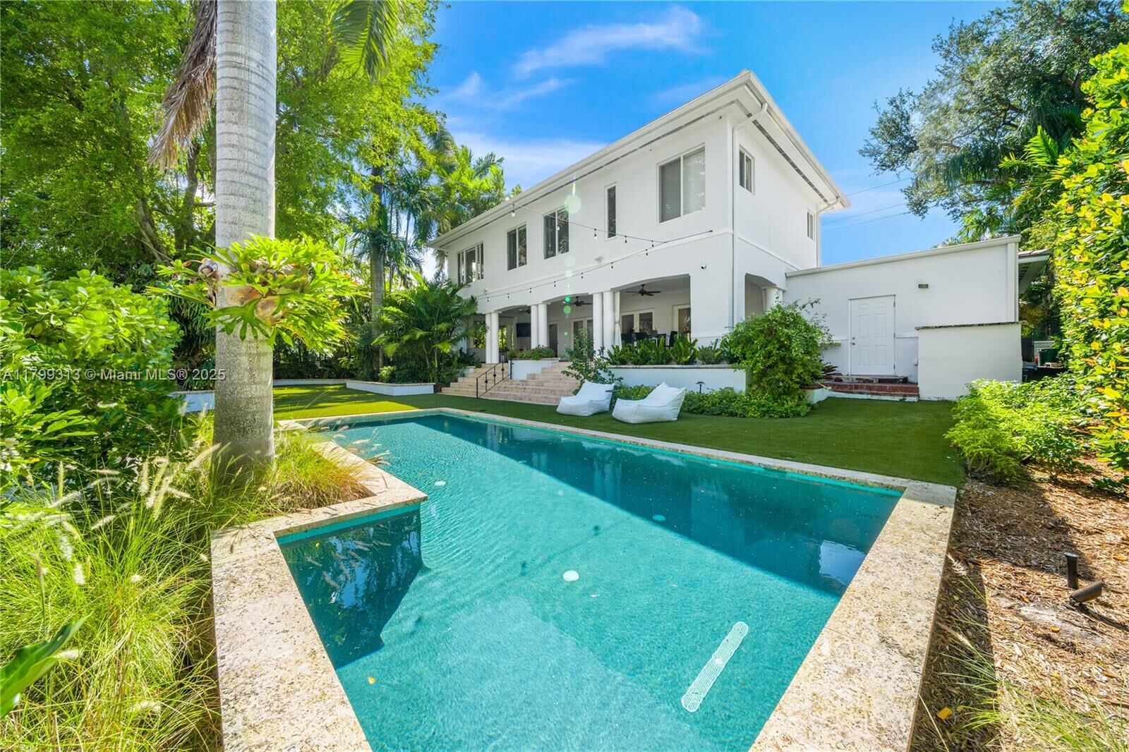 Property Photo: 725 Vilabella Ave FL 33146