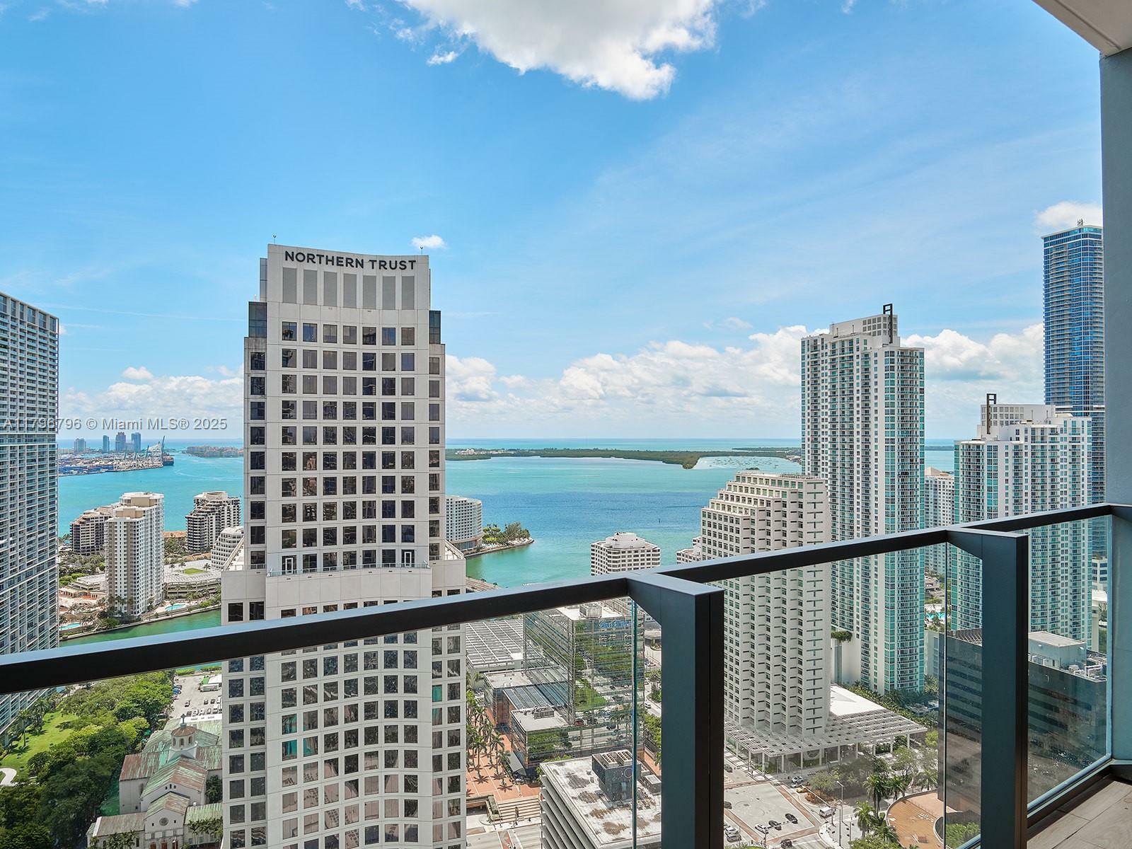 Property Photo: 68 SE 6th St 3705 FL 33131