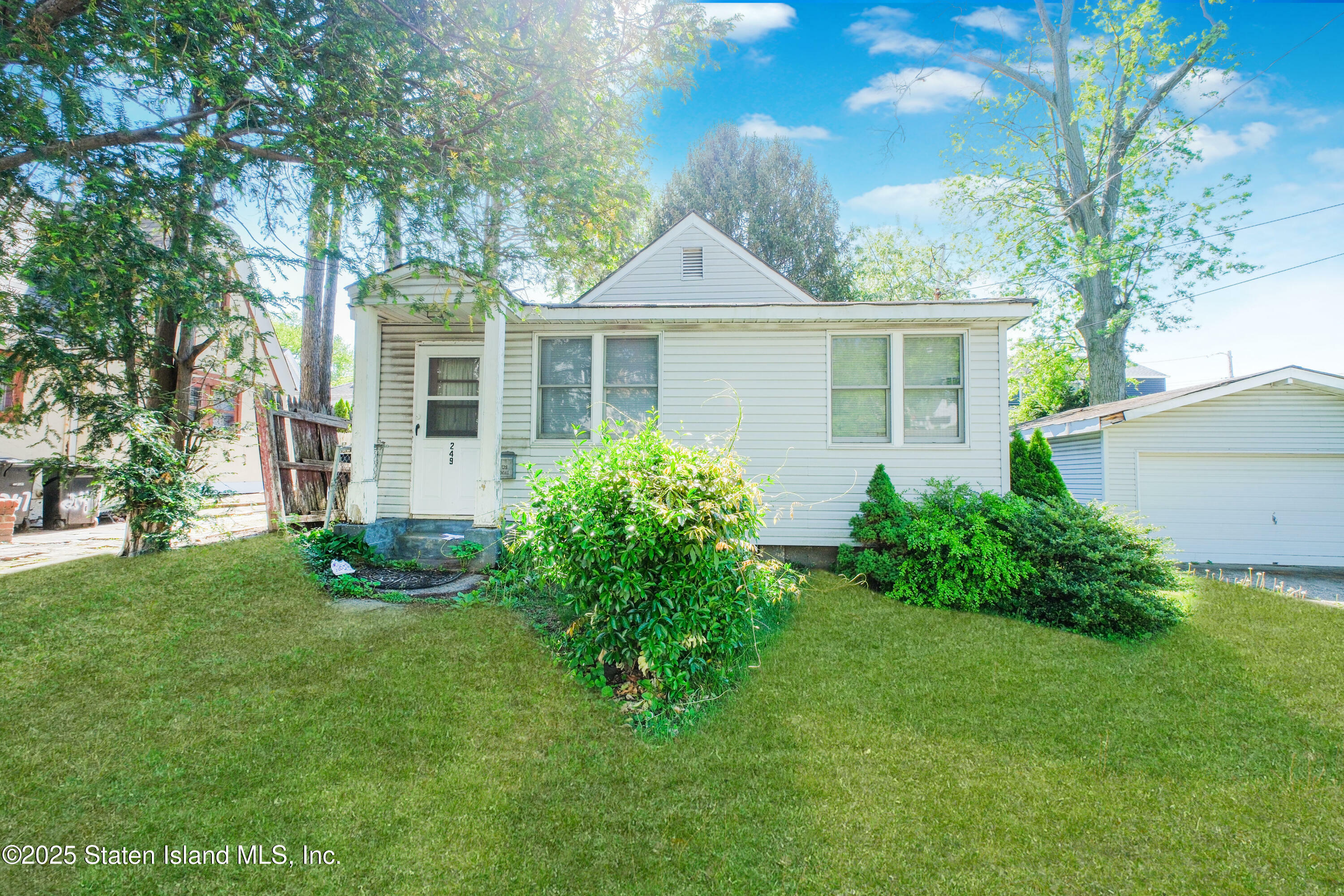 Property Photo: 249 Lindenwood Road NY 10308