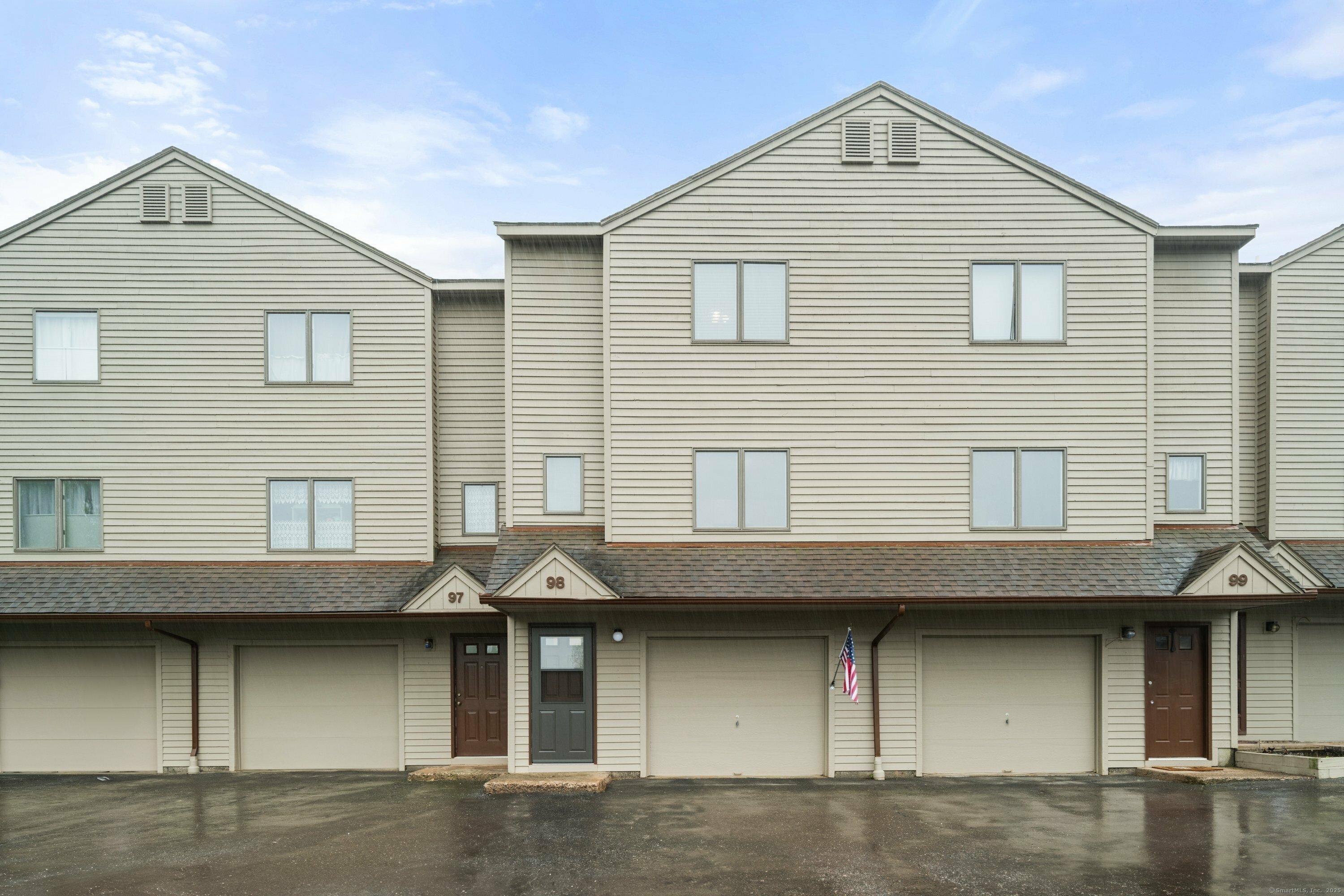Property Photo: 489 Wolcott Street Apt 98 CT 06010