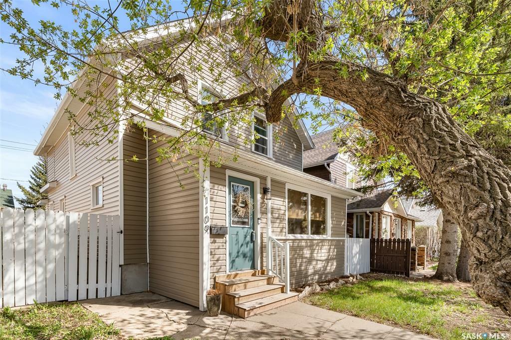 Property Photo: 1109 5th Avenue NW SK S6H 3Y6