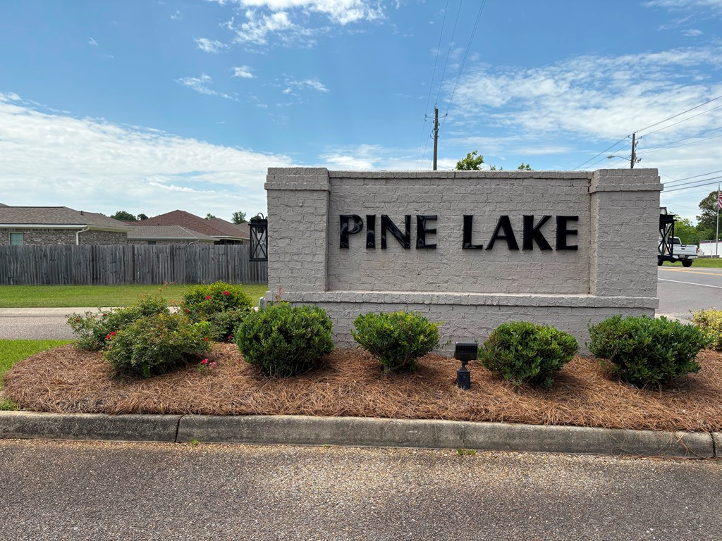 Property Photo: 100 Sprucepine Rd AL 36301