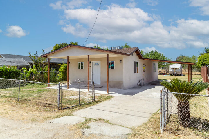 Property Photo:  438 Cedar Avenue  CA 93219 