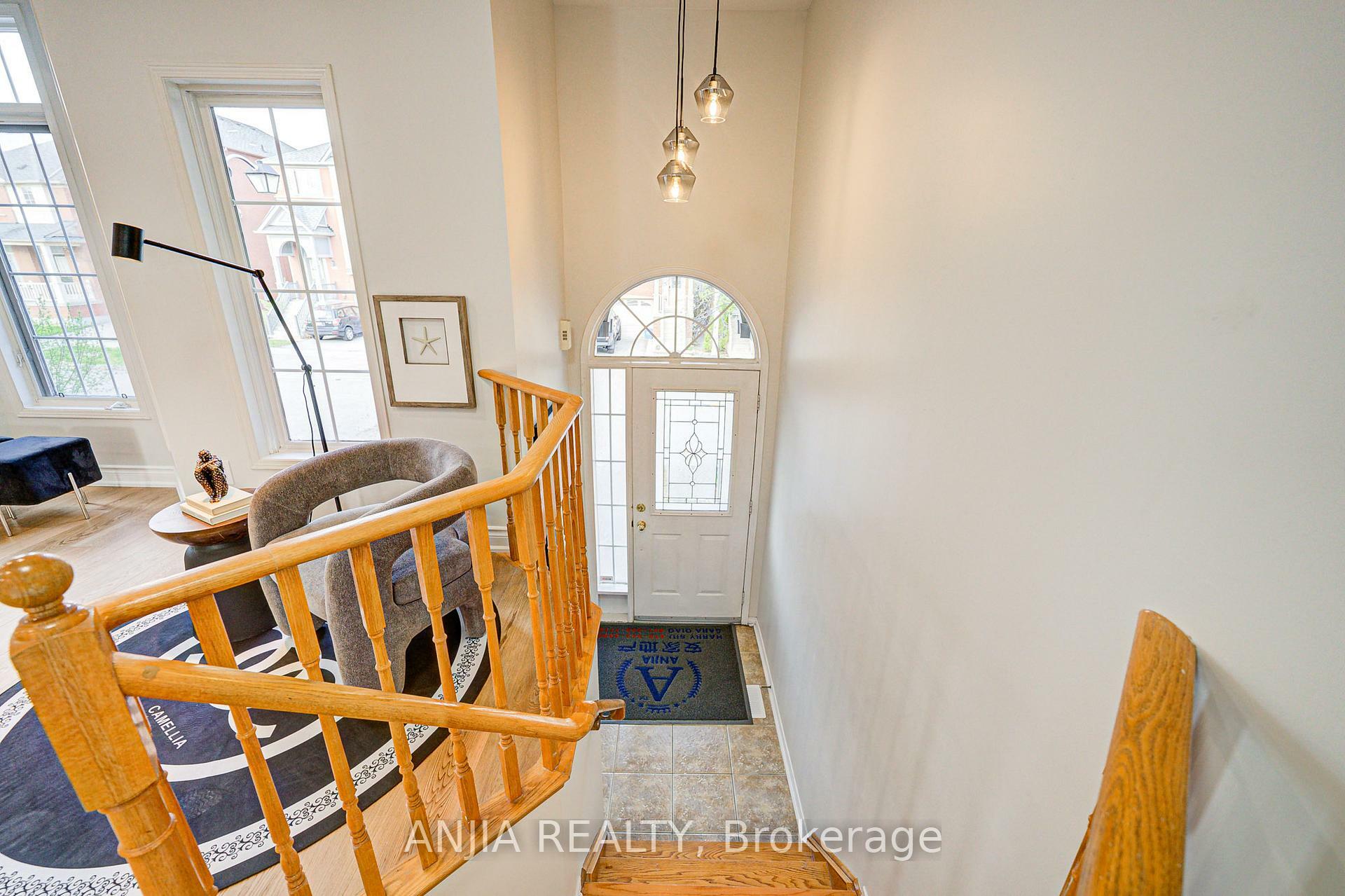 Property Photo: 14 Fairlawn Avenue ON L6C 2E7