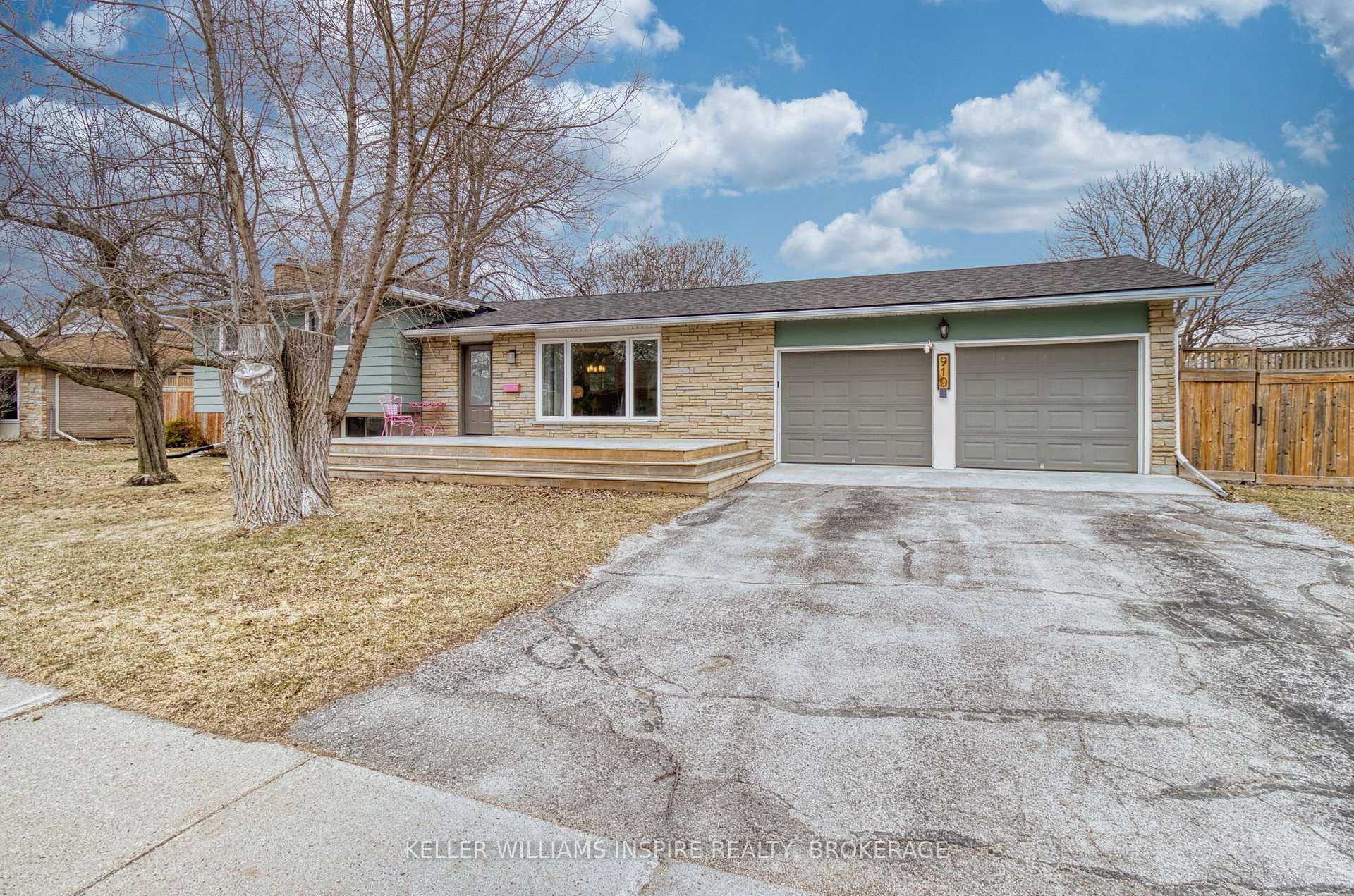 Property Photo: 910 Auden Park Drive E ON K7M 5S1