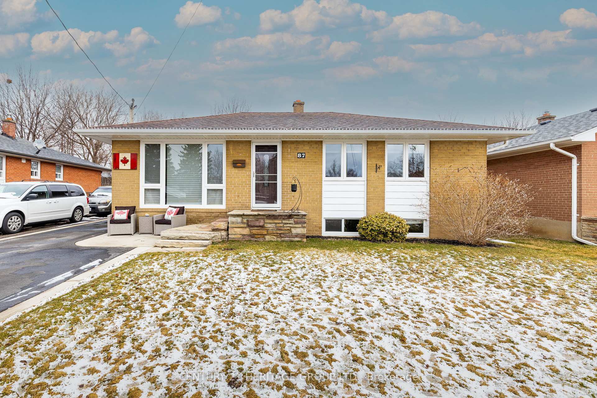 Property Photo: 87 Prince Charles Drive ON L7G 3V5